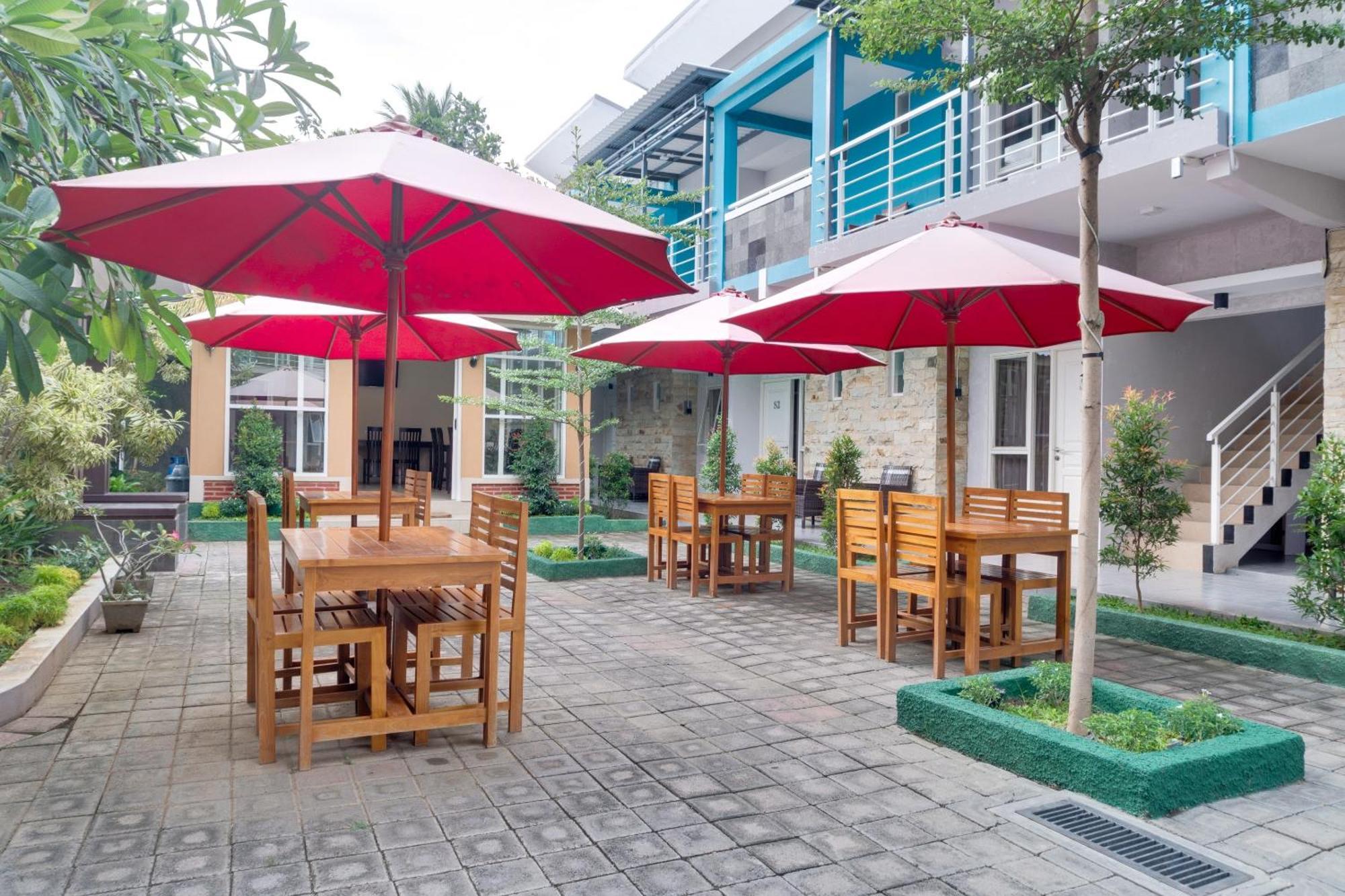 Super Oyo 1579 Kate'El Inn Banyuwangi  Exteriér fotografie