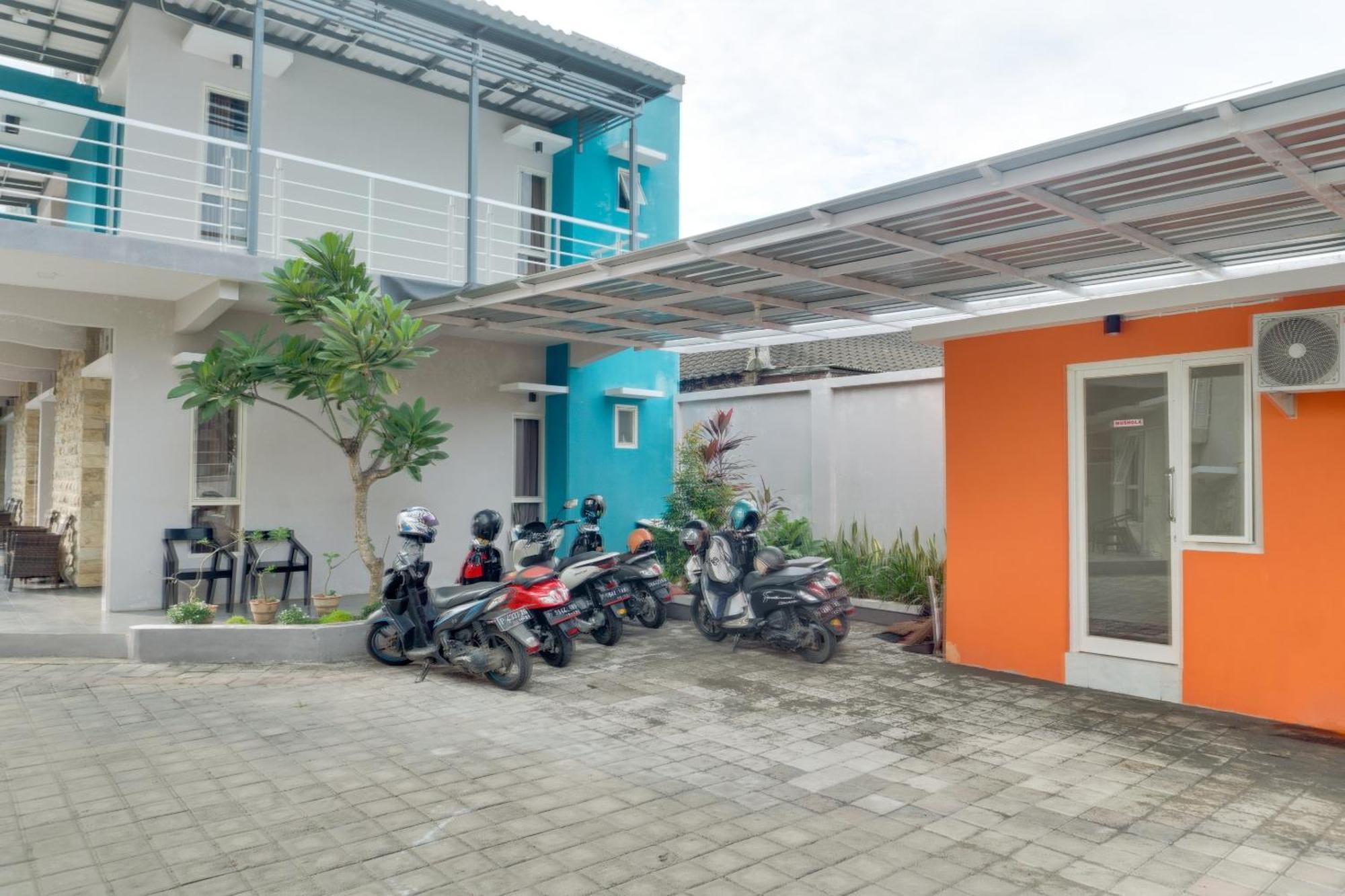 Super Oyo 1579 Kate'El Inn Banyuwangi  Exteriér fotografie