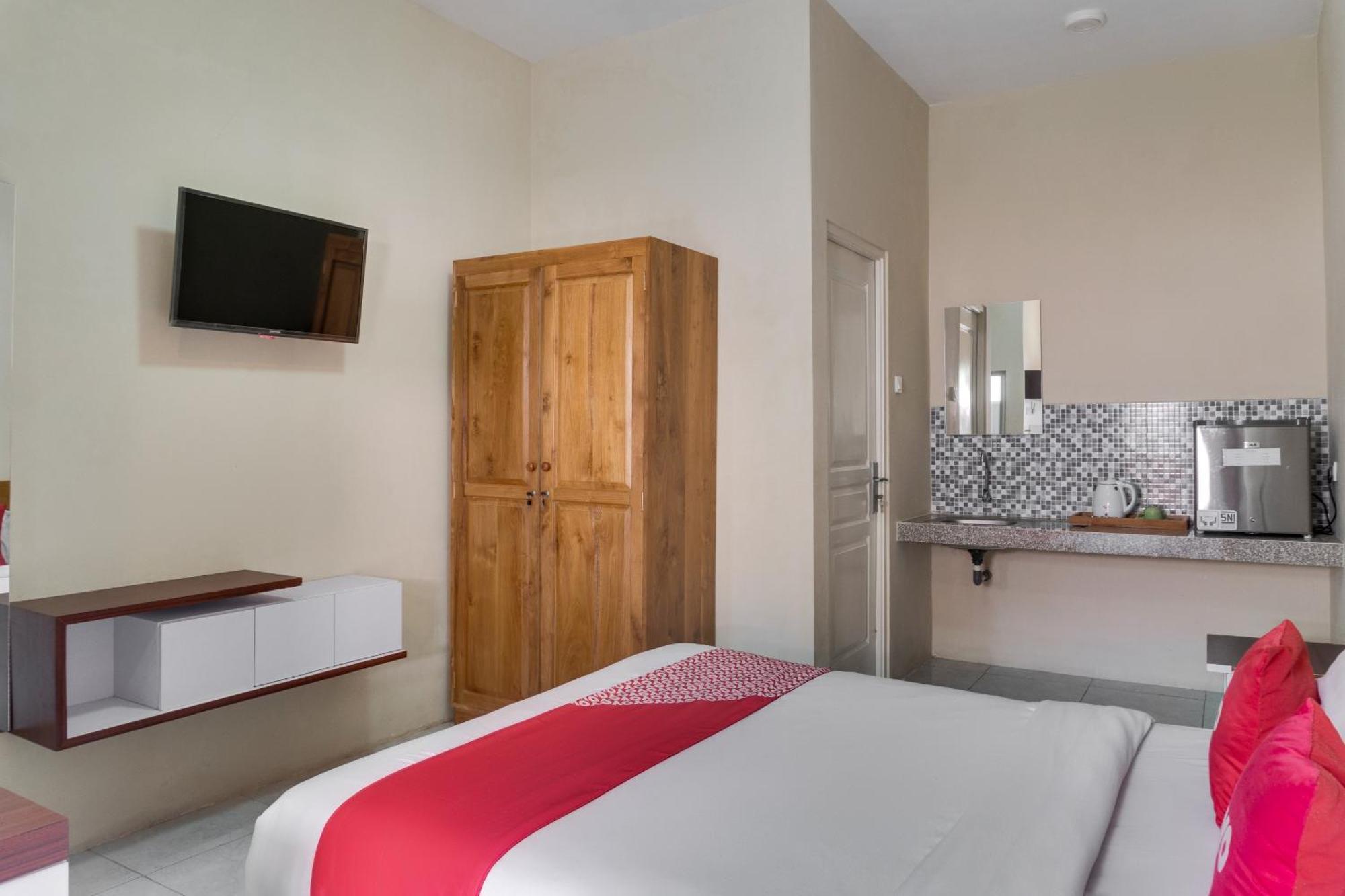 Super Oyo 1579 Kate'El Inn Banyuwangi  Exteriér fotografie